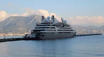 Fransız Lüks Yolcu Gemisi Alanya'ya Geldi