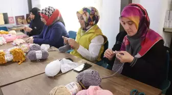 Depremzedelerden Çocuklara Sevgiyle Atkı