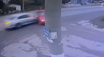 İzmir'de Trafik Kazası: 2 Kadın Hayatını Kaybetti