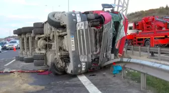 Eyüpsultan'da Hafriyat Kamyonu Kaza Yaptı: Şoför Yaralı