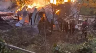 Karabük'te Ahşap Evde Yangın: 5 Kişi Dumandan Etkilendi