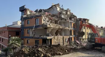 Ordu'da Kayma Nedeniyle Bina Yıkımı Başladı
