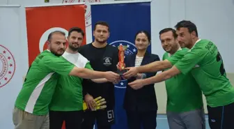 Şalpazarı'nda Kurumlar Arası Futsal Turnuvası Şampiyonu Kaymakamlık Takımı