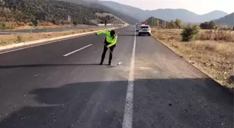 Amasya'da Trafik Polisi Kaza Sonrası Yolu Temizledi
