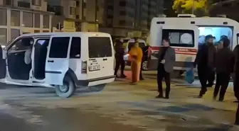 Van'da Minibüs ile Kamyonet Çarpıştı: 3 Yaralı