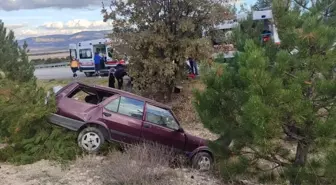 Dinar'da Şarampole Devrilen Otomobilde 4 Yaralı