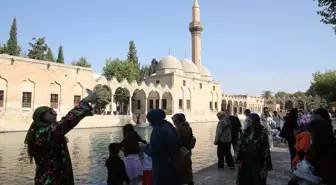 Şanlıurfa'nın Balıklıgöl Yerleşkesi'nde Ara Tatil Yoğunluğu