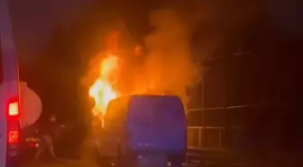 Beşiktaş'ta Minibüste Yangın Çıktı