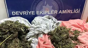 Çarşafa sarılmış uyuşturucu ve hassas terazi ele geçirildi