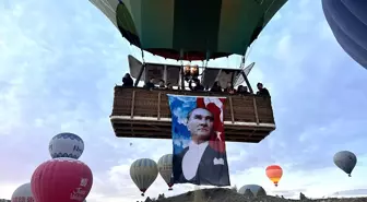 Kapadokya'da Sıcak Hava Balonları, Atatürk'ü Anma Günü'nde Gökyüzünde Uçtu