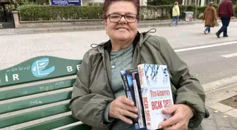 Tek Gözü Göremeyen Nurhan Nine, Günde 300 Sayfa Kitap Okuyor