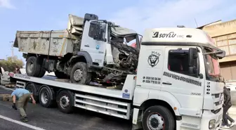 Trabzon'da Park Halindeki Kamyon Devrildi