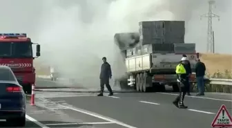Elazığ'da Seyir Halindeki Tır Alev Aldı