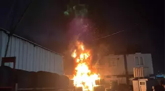 Başakşehir'de İş Yerinde Yangın Çıktı