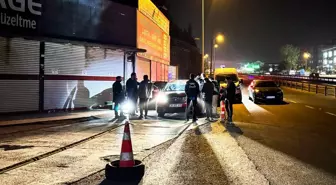 Büyükçekmece'de Seyir Halindeki Otomobilde Silahlı Kavga: 2 Ölü, 1 Yaralı