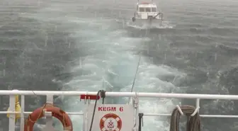Çanakkale Boğazı'nda Sürüklenen Tekne Kurtarıldı