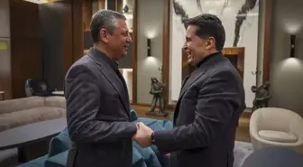 CHP Lideri Özgür Özel, Tahliye Olan Esenyurt Eski Belediye Başkanı Ahmet Özer ile Görüştü