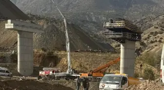 Diyarbakır Kulp'ta Köprü İnşaatında İskele Çöktü: 3 İşçi Hayatını Kaybetti