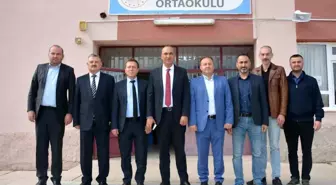Gediz'de Kursiyerlerden İhtiyaç Sahibi Öğrencilere Kışlık Giysi Yardımı