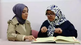 İşitme Engelli Kadınlardan Kur'an Kursunda Örnek Azim