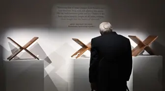 İslam sanatının mirasını yansıtan eserler, Londra'daki dünyaca ünlü müzayede evinde sergileniyor