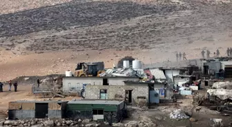 İsrail Güçleri Batı Şeria'da Filistinlilere Ait Yapıları Yıktı