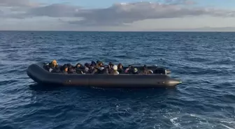 Dikili açıklarında 88 düzensiz göçmen yakalandı