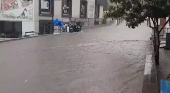 Aliağa'da Sağanak Yağış Etkili Oldu