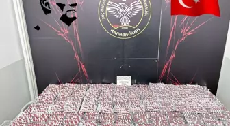 İzmir'de Uyuşturucu Ticareti Yapan 3 Zanlı Tutuklandı