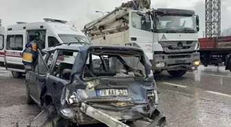 Karabük'te Otomobil ile Beton Pompası Çarpıştı: 5 Yaralı