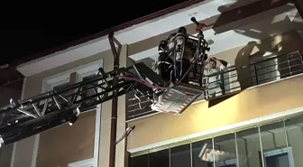 Kütahya'da Apartmanda Yangın: 5 Kişi İtfaiye Ekiplerince Kurtarıldı