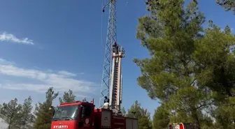 Mersin'de Elektrik Direğinde Mahsur Kalan İşçi Kurtarıldı