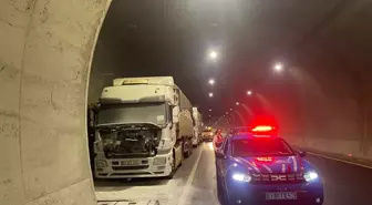 Mersin'de Tır Yangını Jandarma Tarafından Söndürüldü