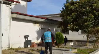 Denetimli Serbestlik Yükümlüleri Ordu'da Hastane Bahçesinde Temizlik Yaptı