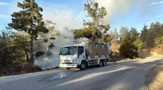 Denizli'de Süt Toptancısı Yangına Sütle Müdahale Etti