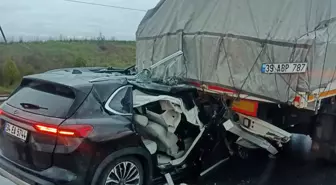 Edirne'de otomobilin TIR'a çarpması sonucu 3 kişi yaralandı