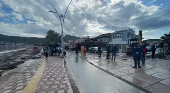 Foça'da Sağanak Yağış Hayatı Olumsuz Etkiledi, Altyapı Sorunları Gündemde