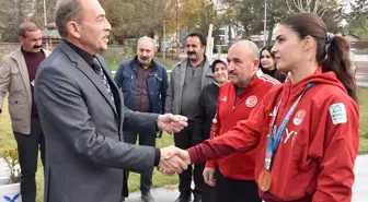 Milli Boksör Evin Erginoğuz, Altın Madalyası ile Van'a Döndü