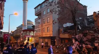 İstanbul'da Yıkım Sırasında Bitişik Apartman Hasar Gördü