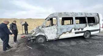 Van'da Seyir Halindeki Minibüste Yangın
