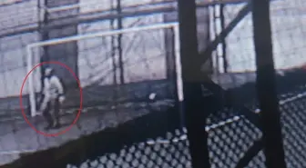 Futbol Maçında Kalp Krizi Geçiren Genç Adamın Anı Kamerada