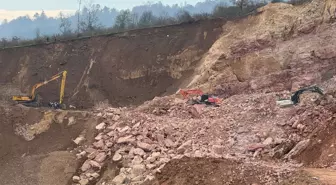 Fatsa'da Göçük Altında Kalan Şoför İçin Arama Çalışmaları Yeniden Başladı