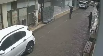 Polis Memurundan Kediyi Kurtarma Çabası