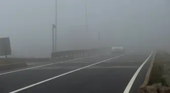 Bolu Dağı'nda Yoğun Sis Nedeniyle Görüş Mesafesi 30 Metreye Düştü