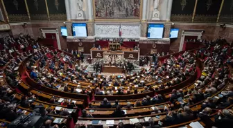 Fransa'da Emeklilik Reformu Askıya Alındı