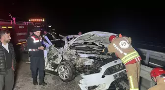 Kamyonete Arkadan Çarpan Otomobilde Kaza: 1 Ölü, 2 Yaralı