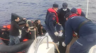 Marmaris Açıklarında 12 Kaçak Göçmen Kurtarıldı