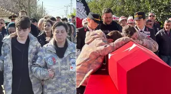 Babaya son veda! Anne ve oğlu, şehidi parkasıyla uğurladı