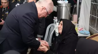 Bakan Güler, Şehit Pilot Cüneyt Kandemir'in evine taziye ziyareti yaptı (2)