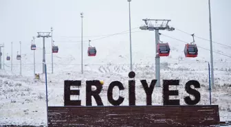Erciyes Dağı'na Kar Yağdı, Kayak Sezonu İçin Hazırlıklar Devam Ediyor